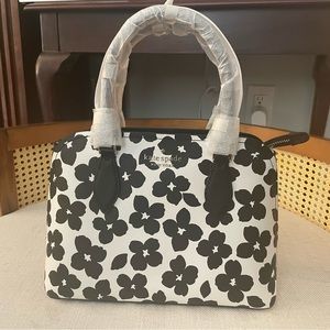 Kate Spade NWT “Darcy graphic blooms” purse